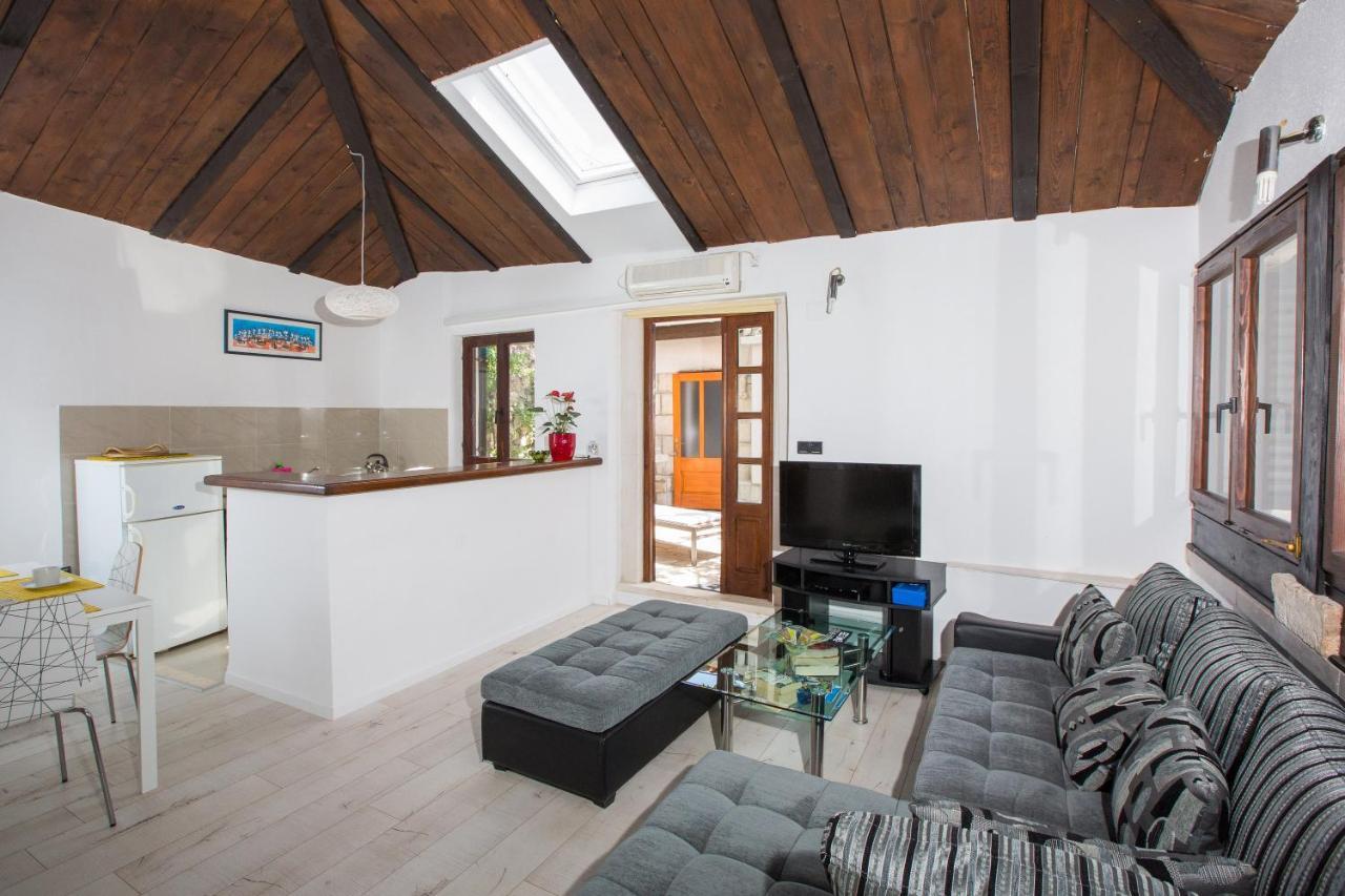 Apartments Kralj1 ซัฟทัท ภายนอก รูปภาพ